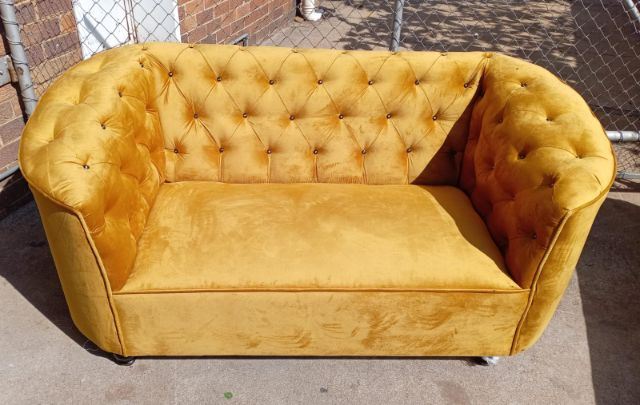 Gorgeous 2 Seater Couch